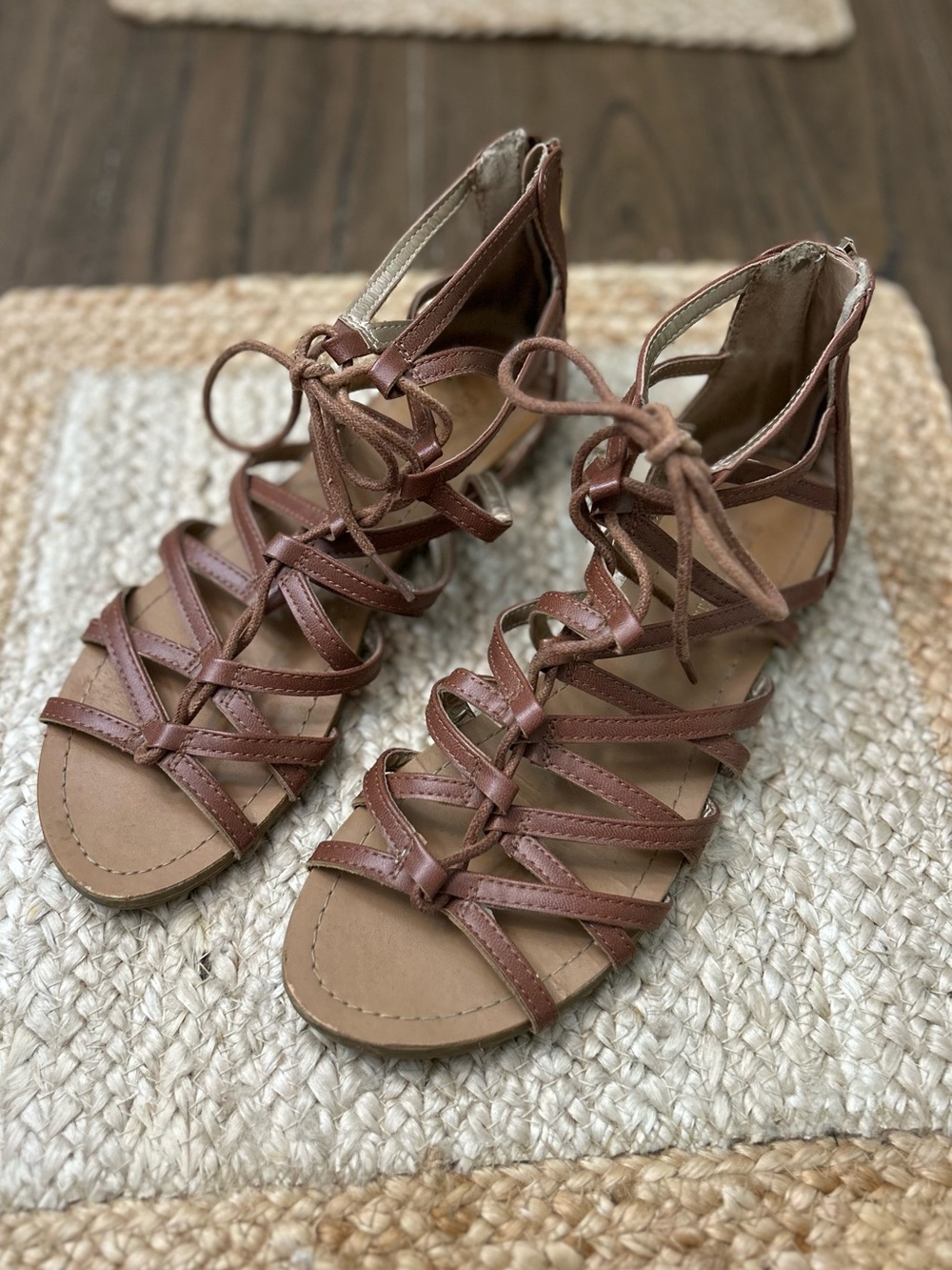 BCBGeneration Brown Balair Gladiator Strappy Lace Up Sandals Size 8